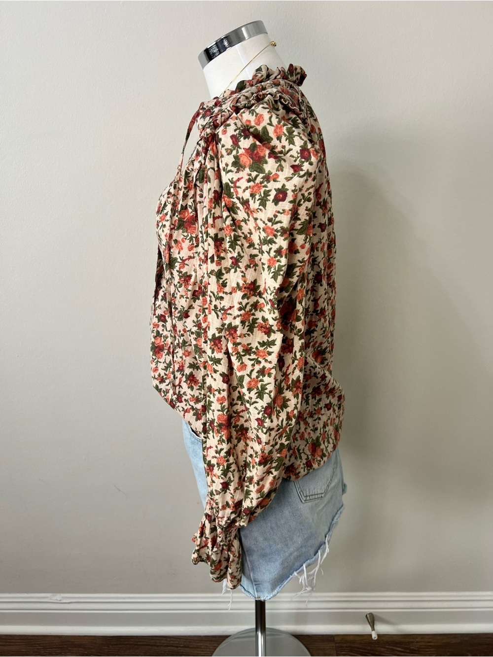 Free People Meant To Be Floral Boho Blouse Size S Ruffle Tie Neck Cotton - Picture 6 of 11